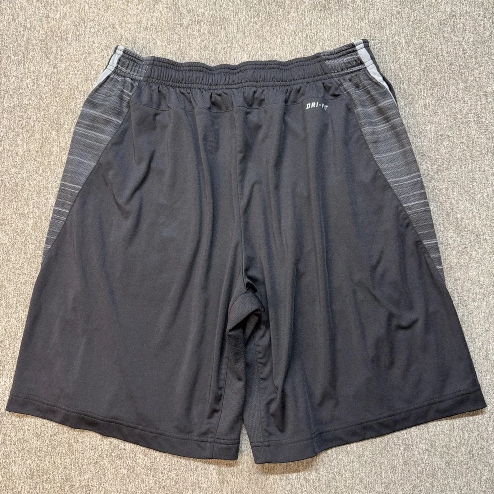 Nike Mens Dri-FIT Athletic Basketball Shorts Black Grey 645343-010 Size M